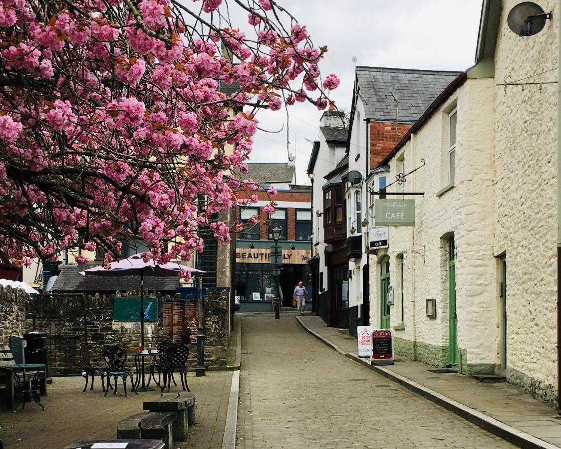 The Art Attic A Stylish Boutique Apartment Builth Wells Exterior photo